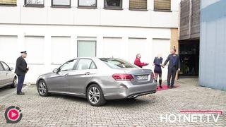 Blondine mit Kurven genießt Analvergnügen